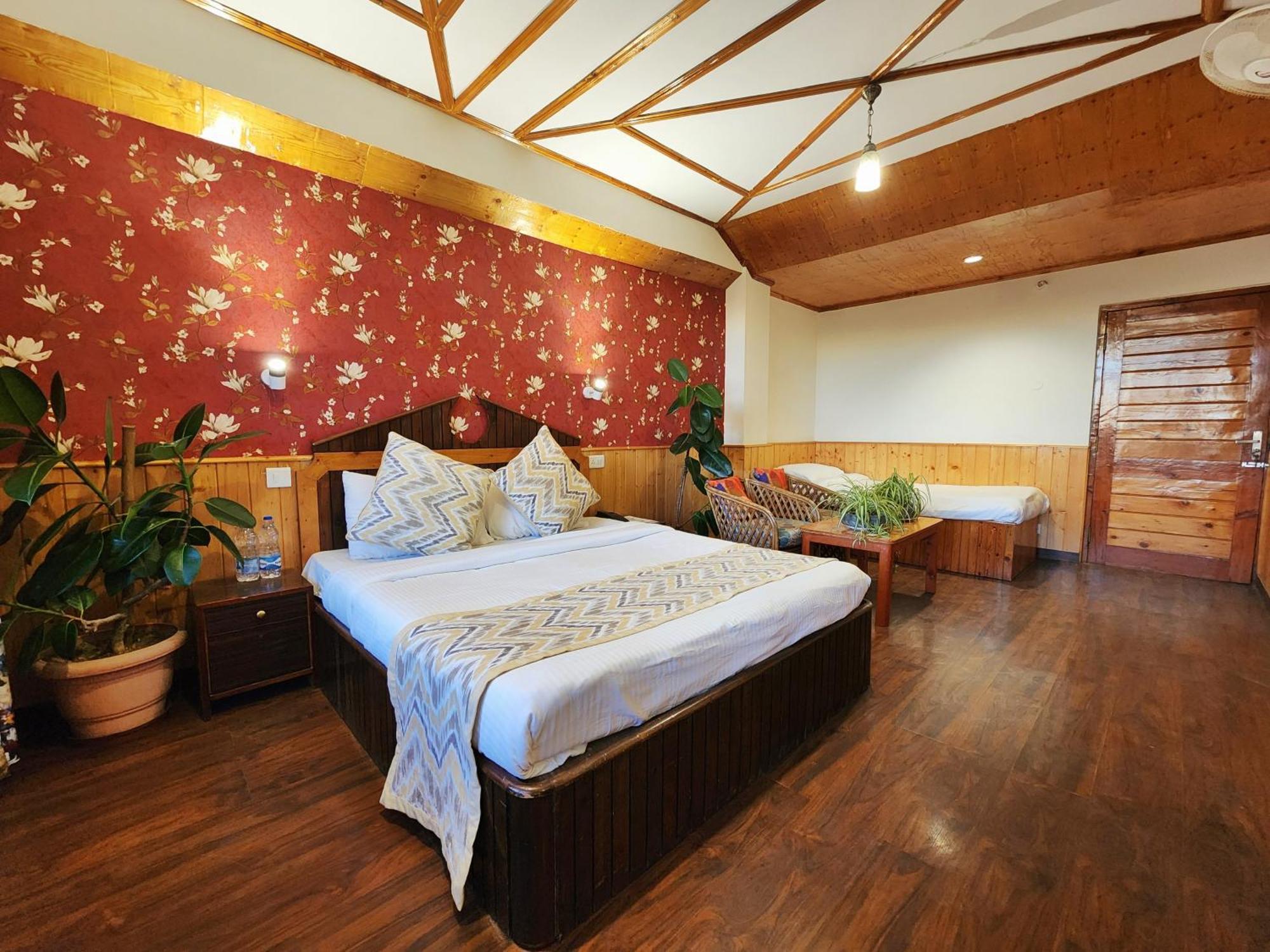 Hotel Pineview Shimla Bagian luar foto