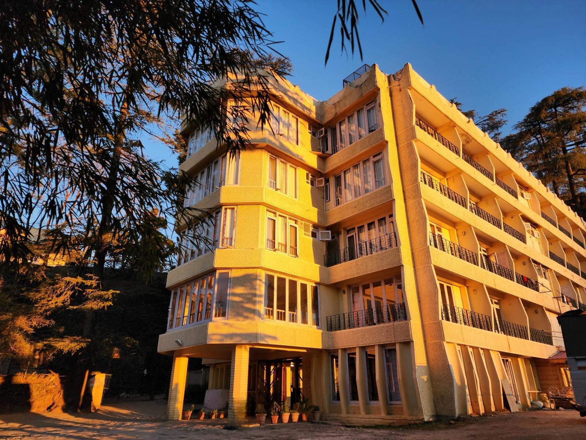 Hotel Pineview Shimla Bagian luar foto