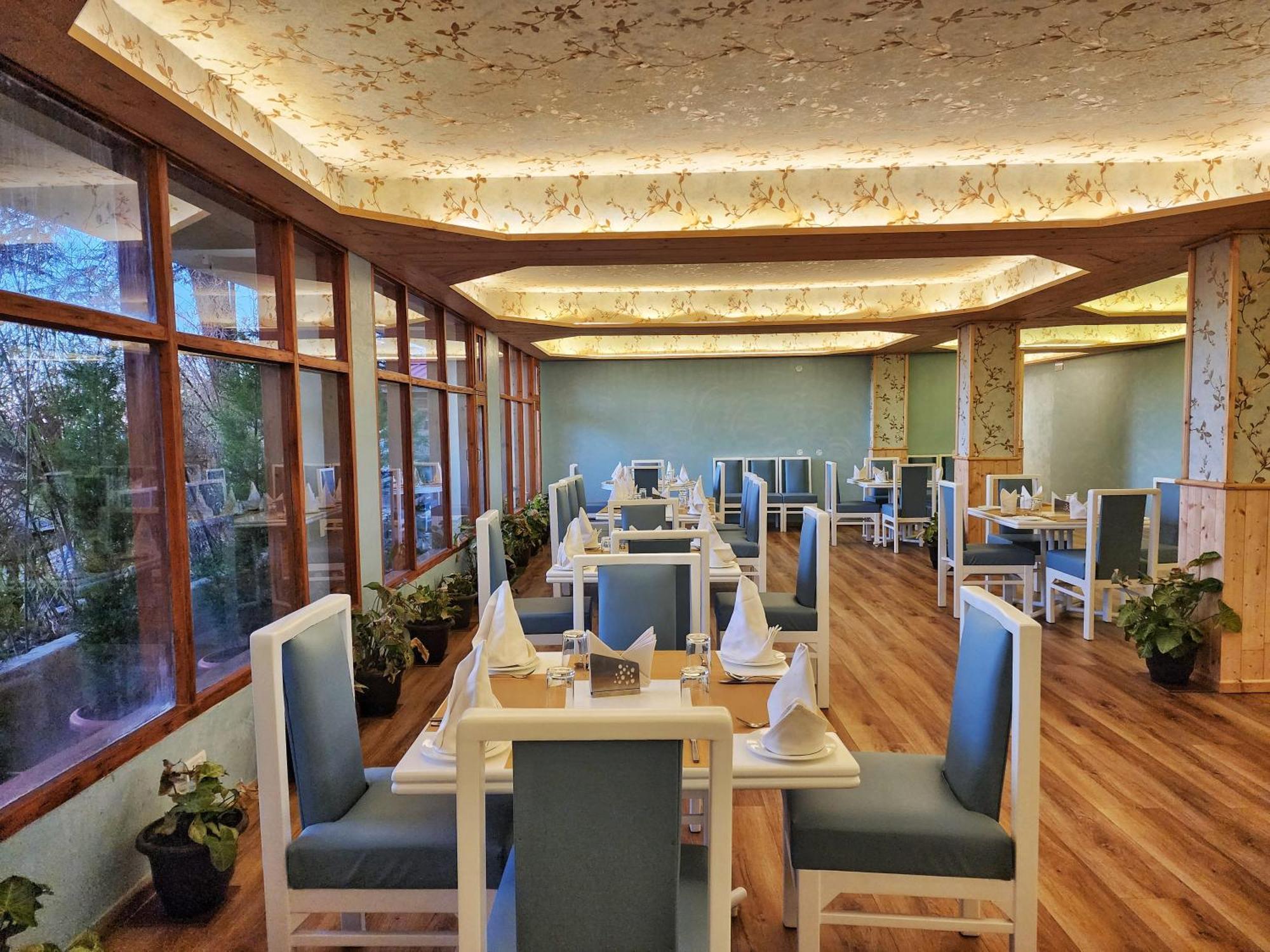 Hotel Pineview Shimla Bagian luar foto