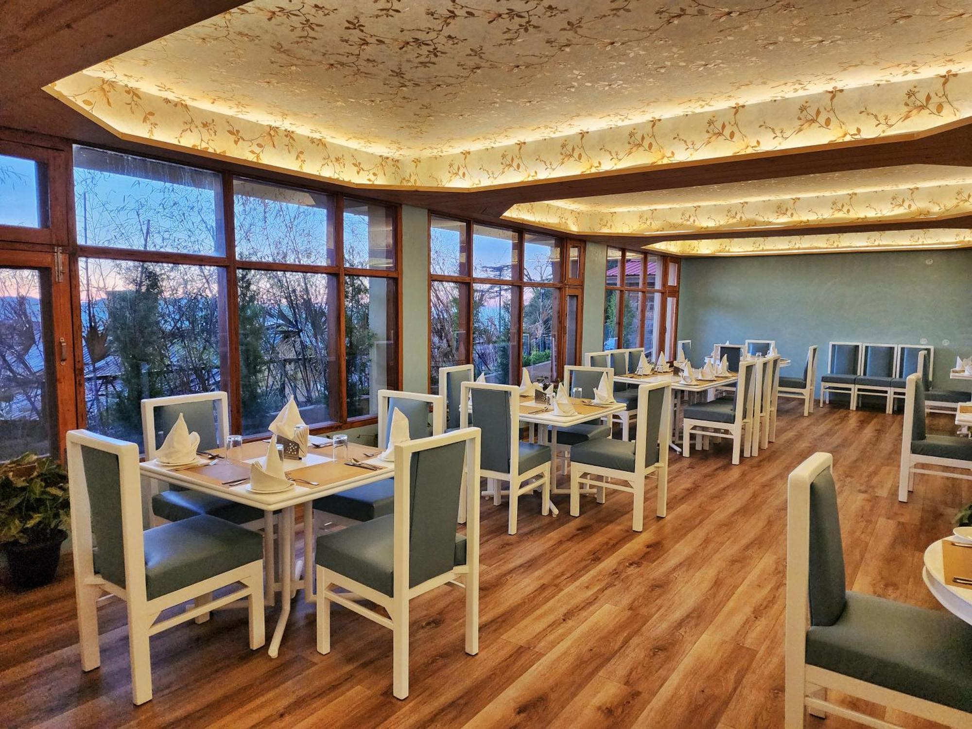 Hotel Pineview Shimla Bagian luar foto