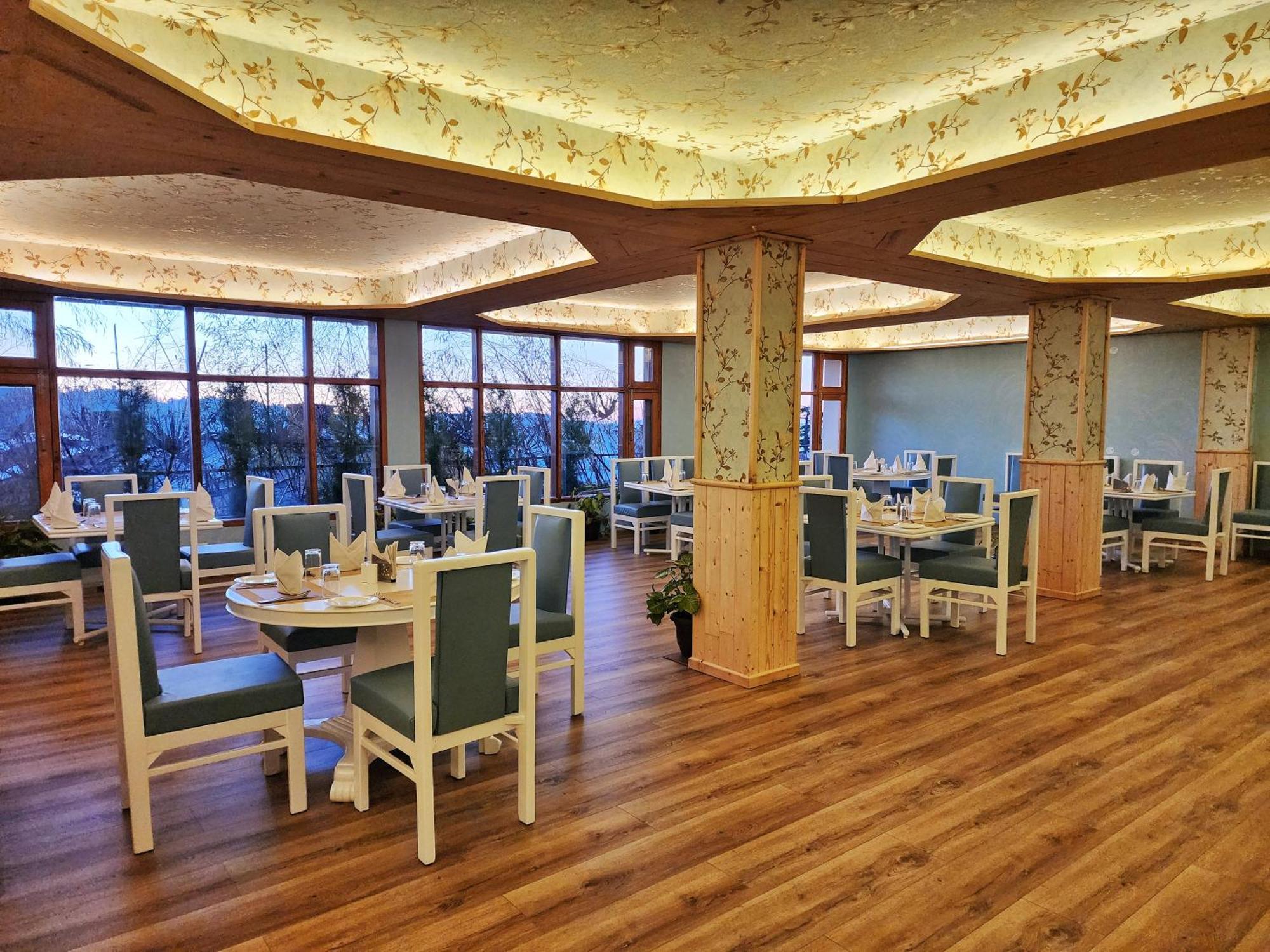 Hotel Pineview Shimla Bagian luar foto