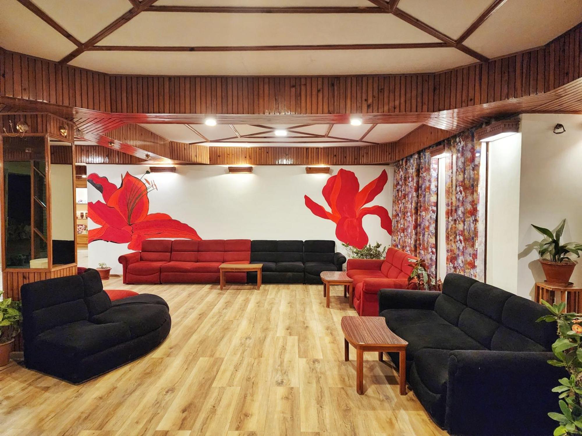 Hotel Pineview Shimla Bagian luar foto