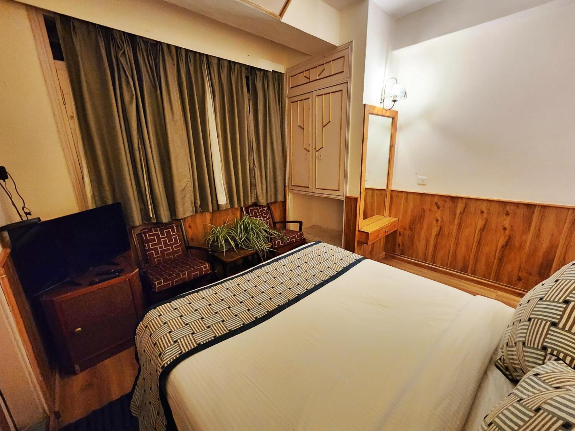 Hotel Pineview Shimla Bagian luar foto
