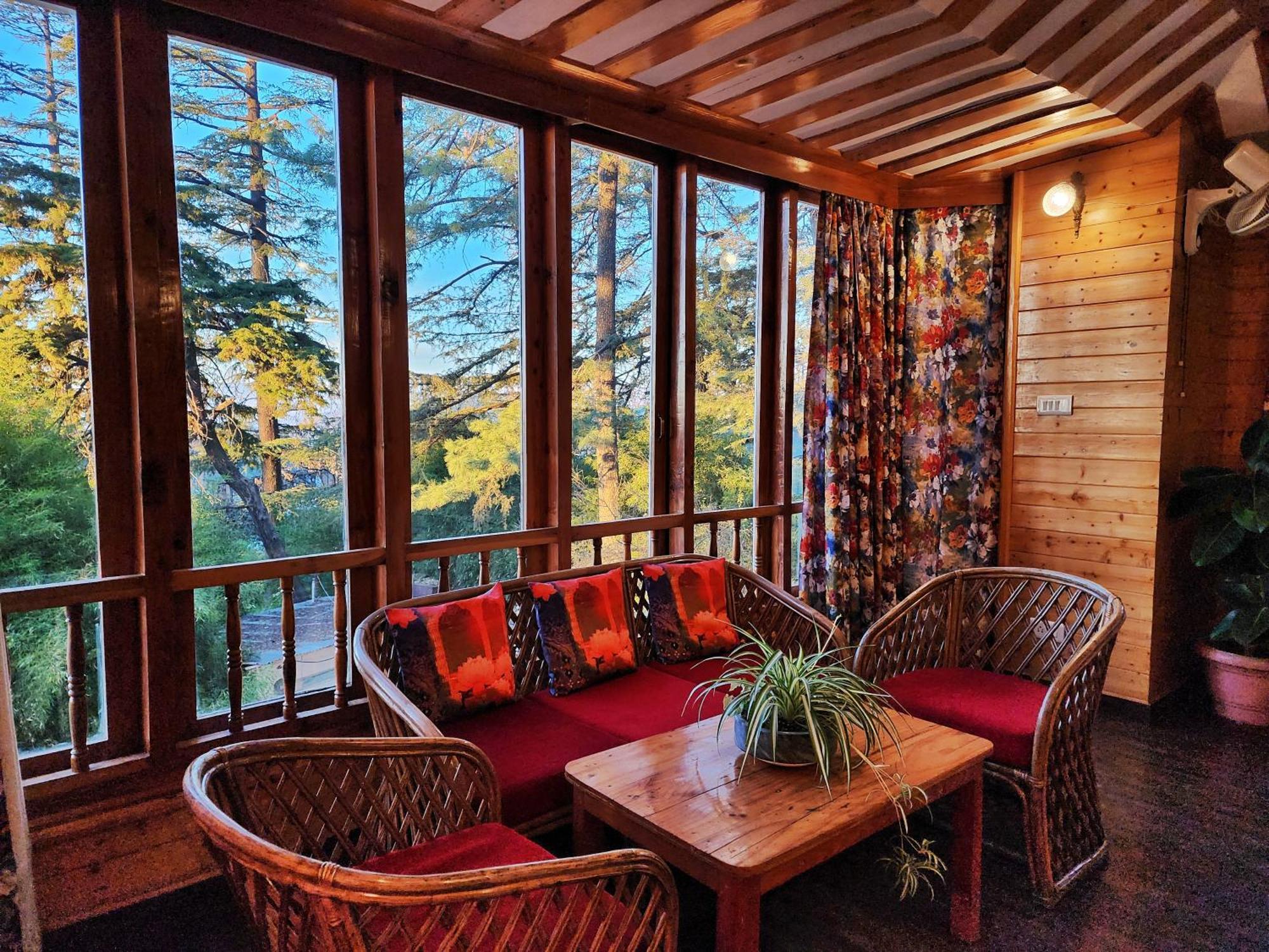 Hotel Pineview Shimla Bagian luar foto