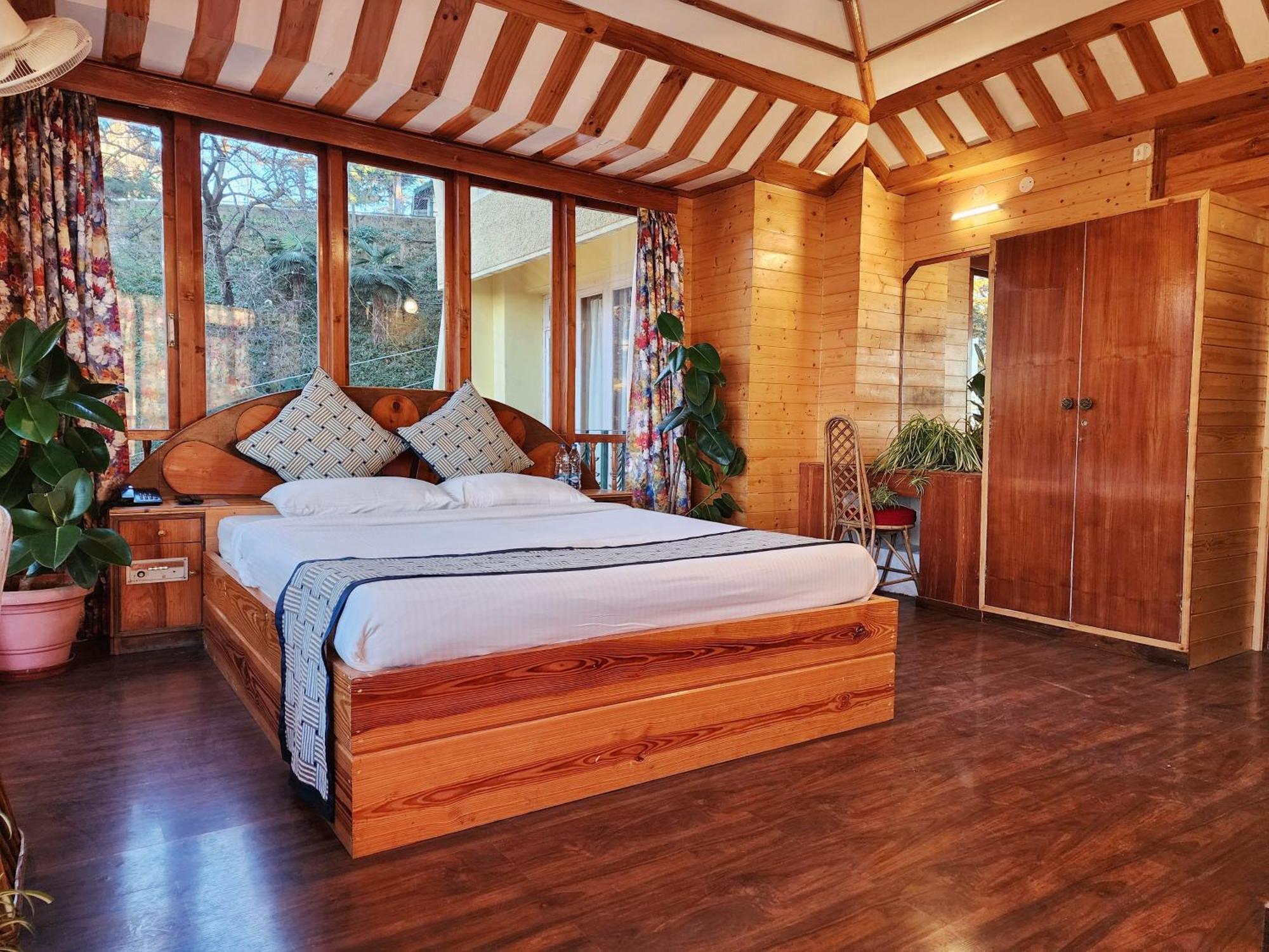 Hotel Pineview Shimla Bagian luar foto