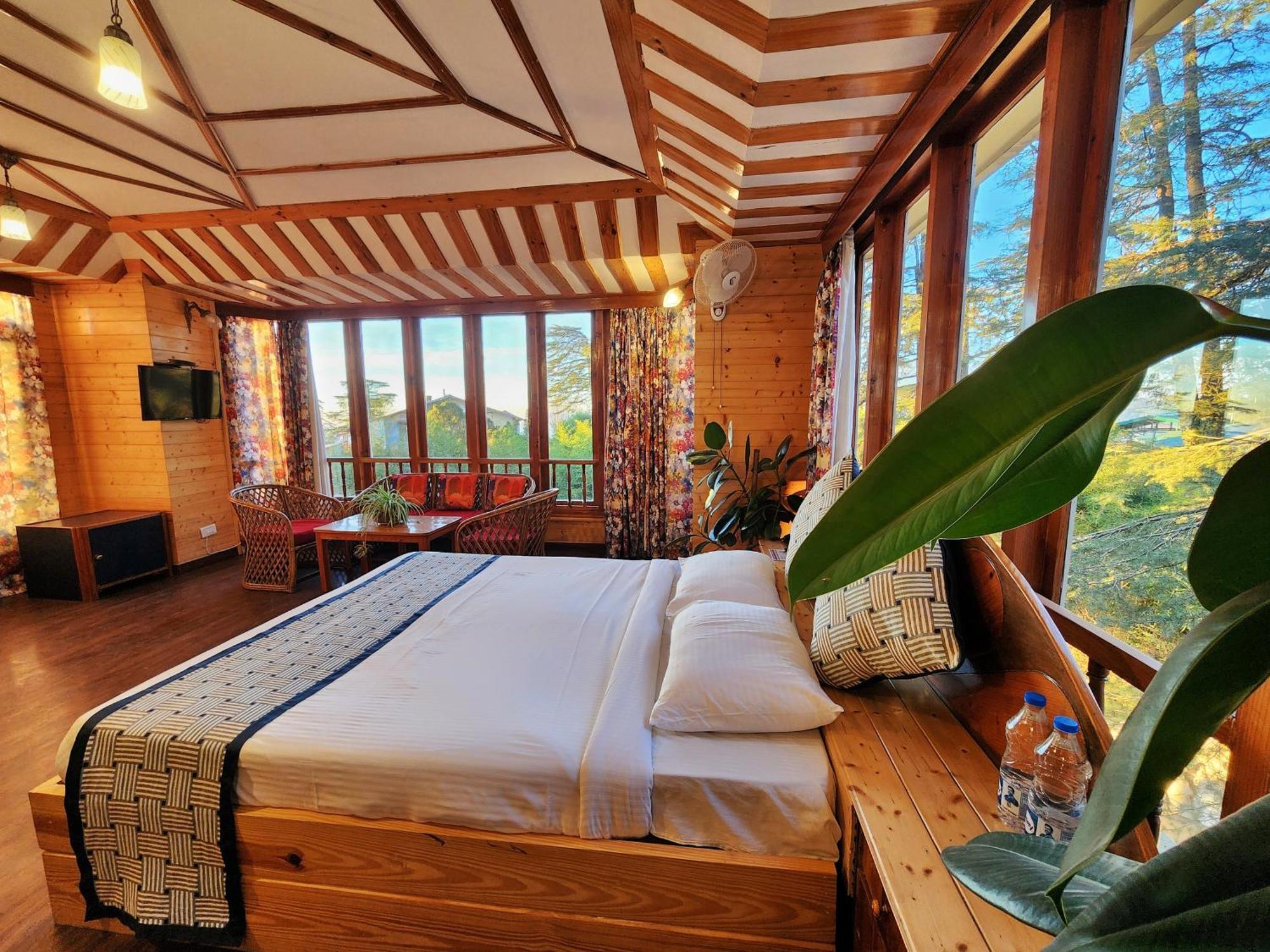 Hotel Pineview Shimla Bagian luar foto