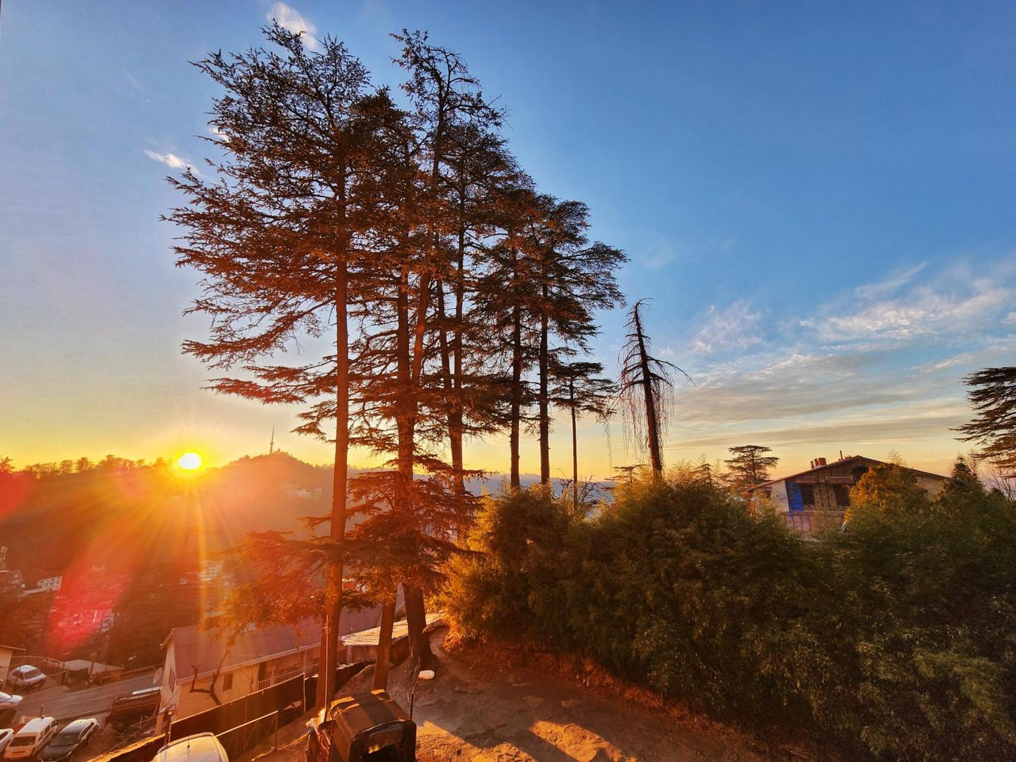 Hotel Pineview Shimla Bagian luar foto