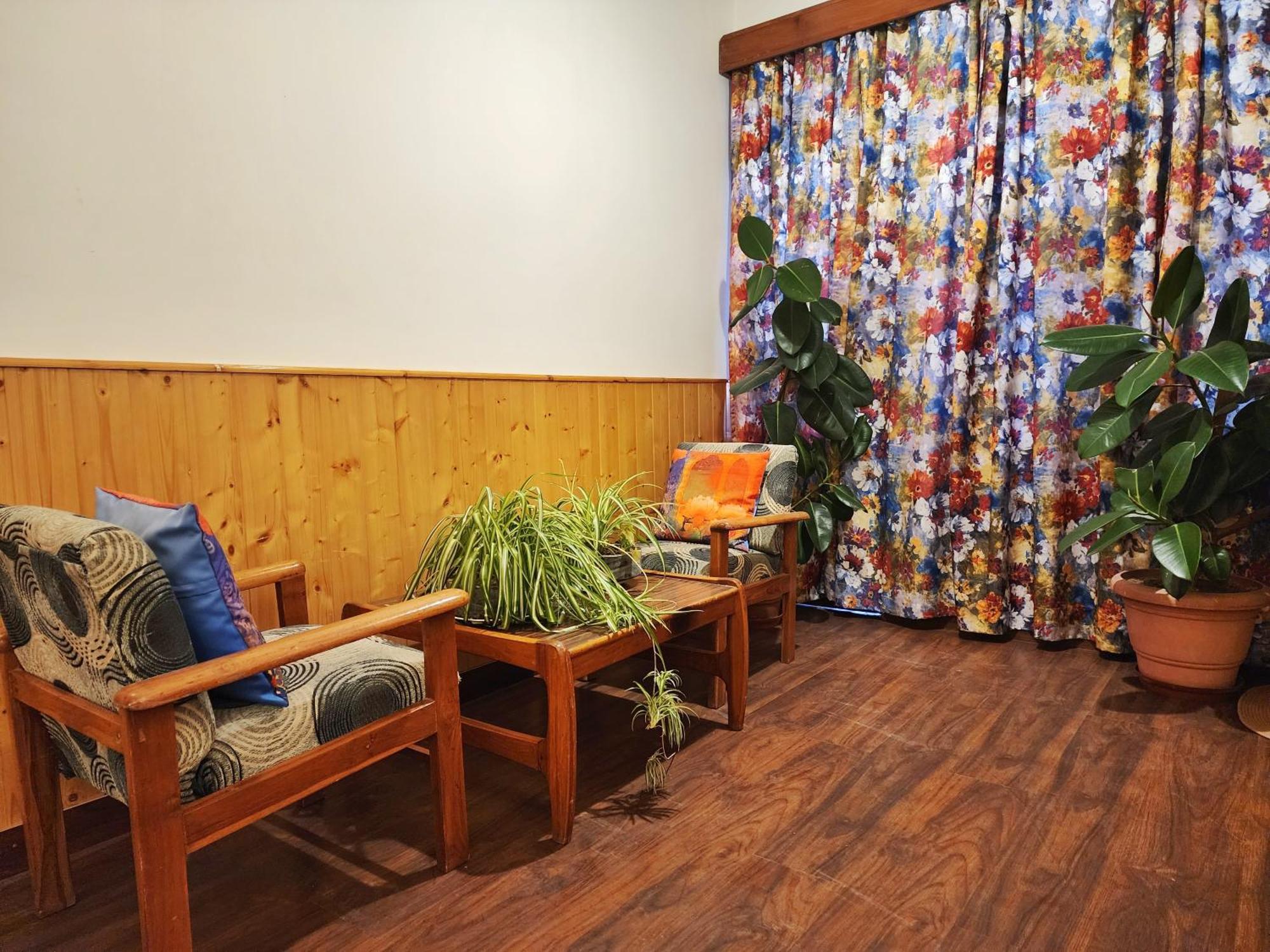 Hotel Pineview Shimla Bagian luar foto