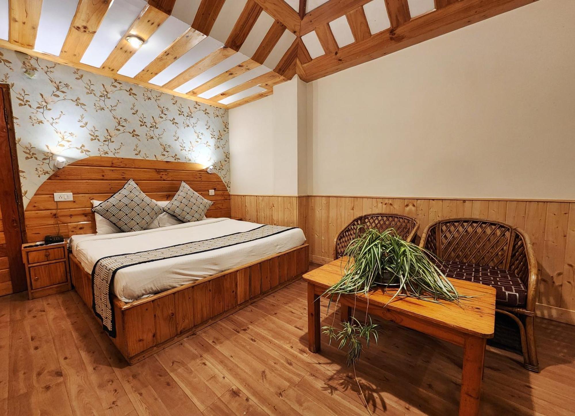 Hotel Pineview Shimla Bagian luar foto