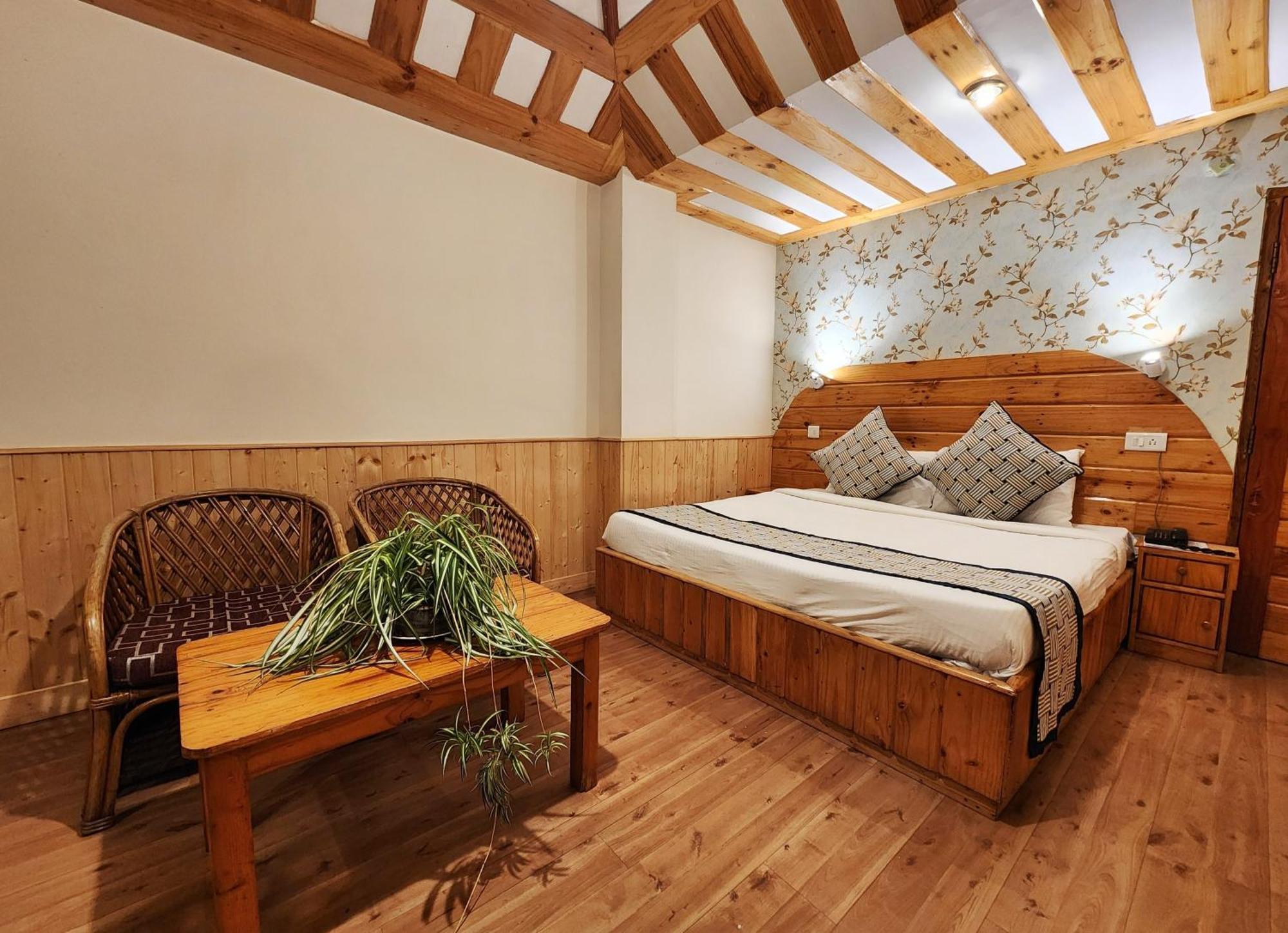 Hotel Pineview Shimla Bagian luar foto