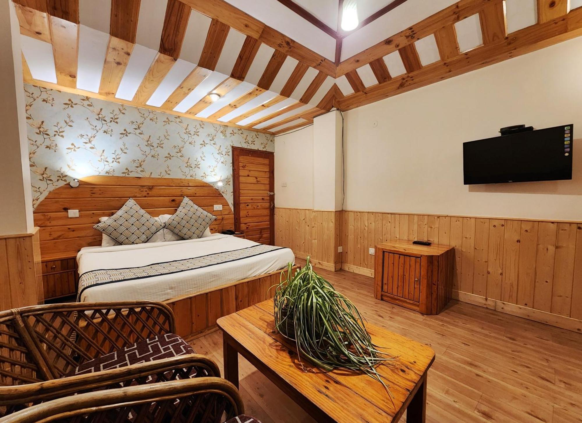 Hotel Pineview Shimla Bagian luar foto